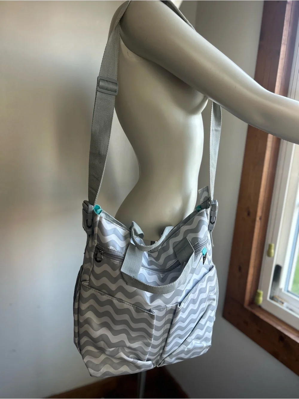 Lename Gray Wave-Print Crossbody Tote Bag with Teal Accent